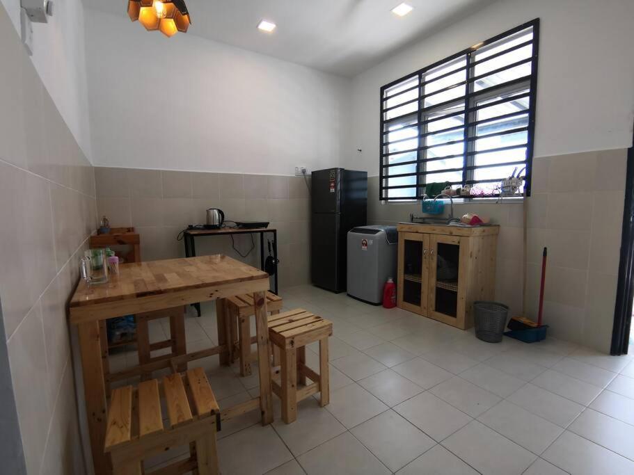 Modern , Spacious Gambang Ump 18 Guest House Екстер'єр фото