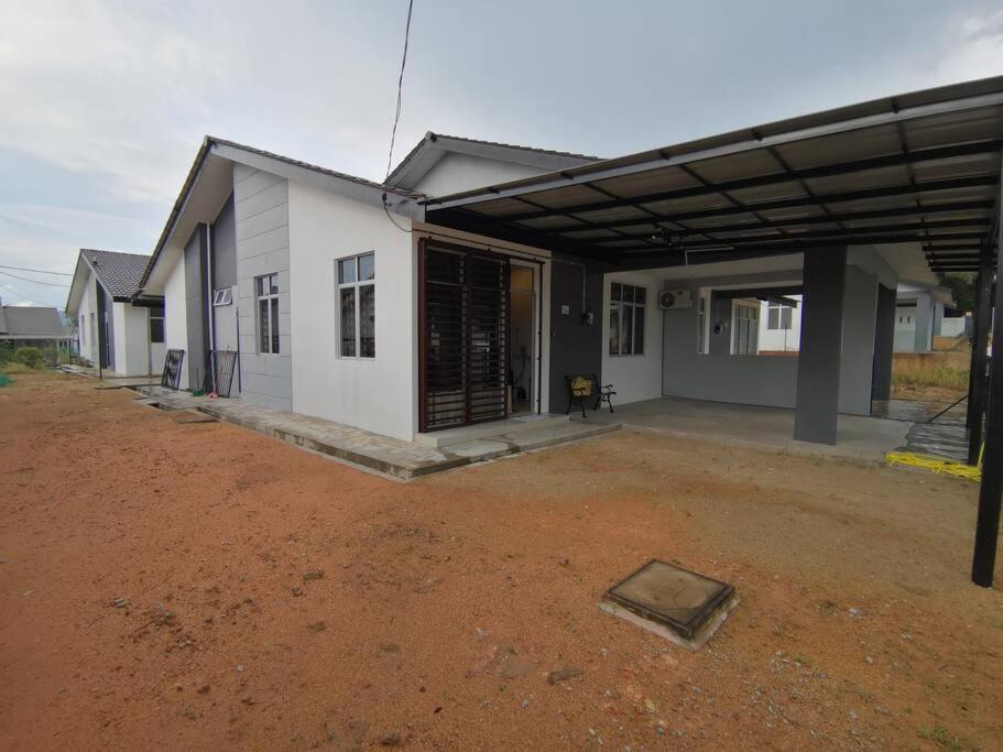 Modern , Spacious Gambang Ump 18 Guest House Екстер'єр фото