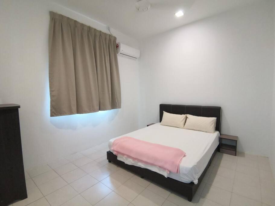 Modern , Spacious Gambang Ump 18 Guest House Екстер'єр фото