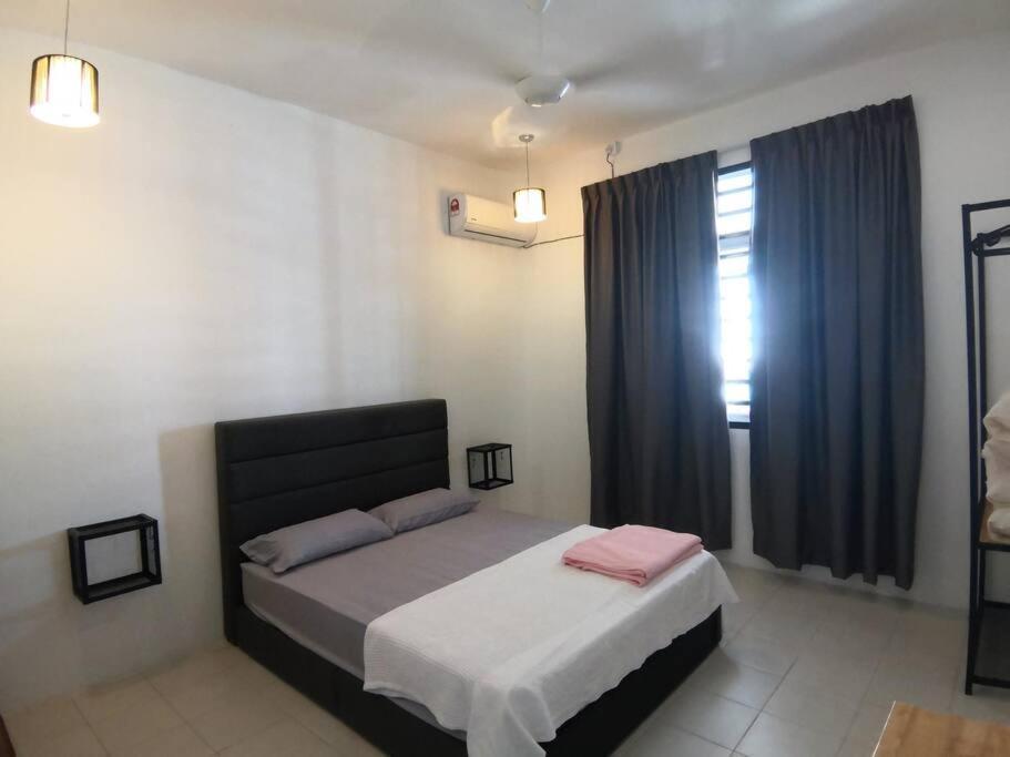 Modern , Spacious Gambang Ump 18 Guest House Екстер'єр фото